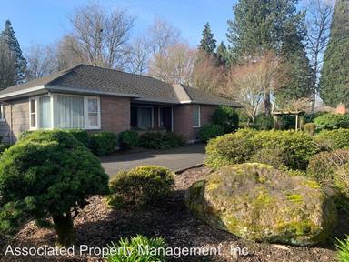 Main picture of 810 NE Grant St