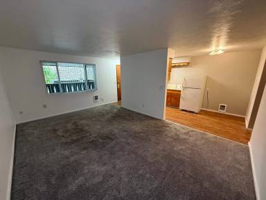 Main picture of 943 E Augusta Ave