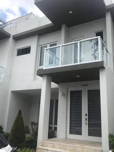 Main picture of 10400 NW 63rd Ter