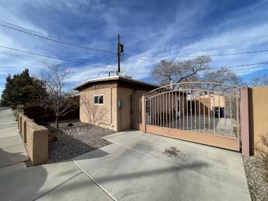 Main picture of 611 Woodland Ave NW