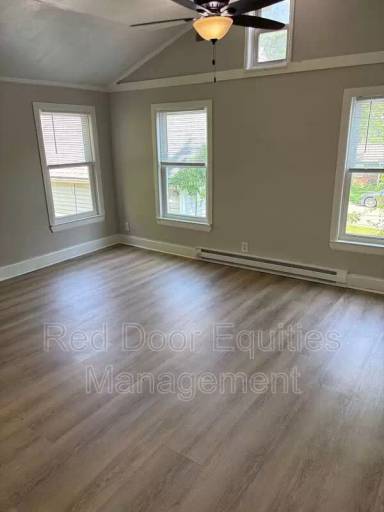 Main picture of 718 W Hubert Ave