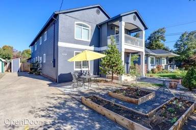 Main picture of 3529 NE Bryce St