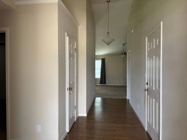 Main picture of 2915 Dillon Dr