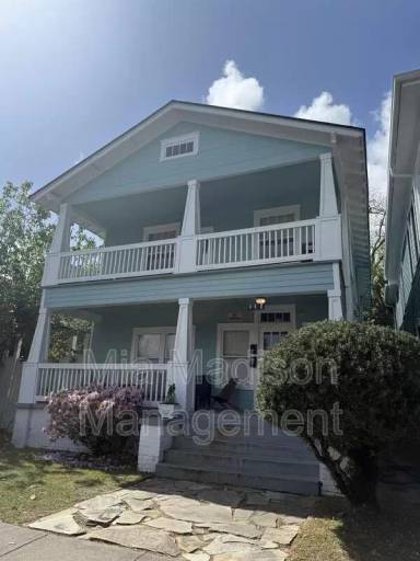 Main picture of 607 W 44th St