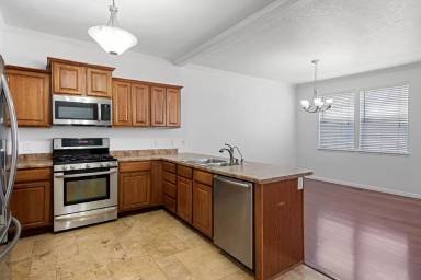 Main picture of 10988 S Maple Farms Ln