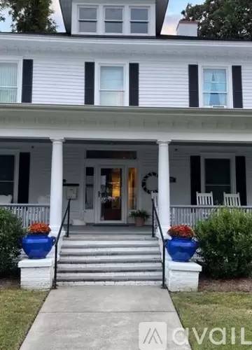 Main picture of 121 E 2nd St