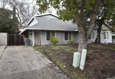 Main picture of 2685 S Whitney Blvd