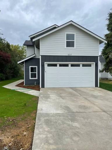 Main picture of 627 E St