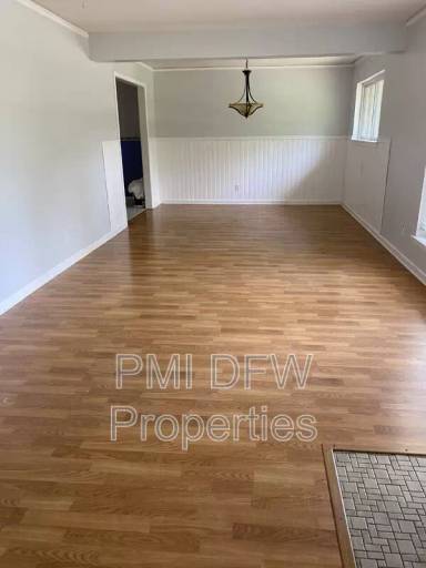 Main picture of 7004 Meadowbrook Dr