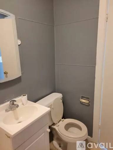 Main picture of 211 W 1st St