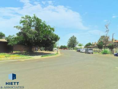 Main picture of 5520 Oakbriar Cir