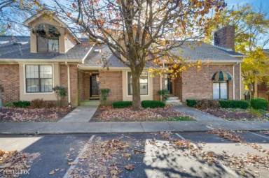 Main picture of 249 Glenstone Cir