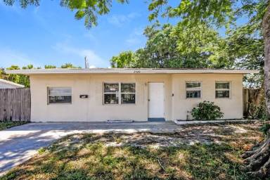 Main picture of 2520 NE 7th Ter