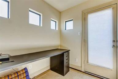 Main picture of 1922 Winter St