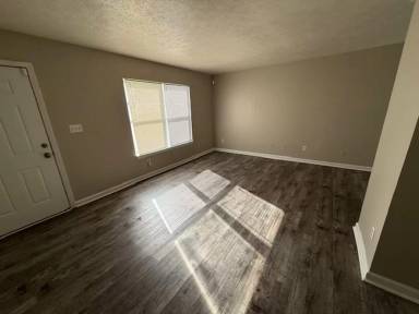 Main picture of 926 W 26th St