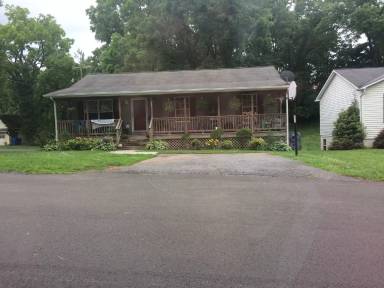 Main picture of 200 Orchard St