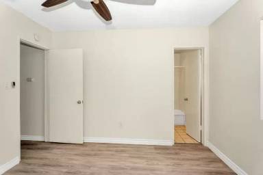 Main picture of 817-823 1/2 Emerald St