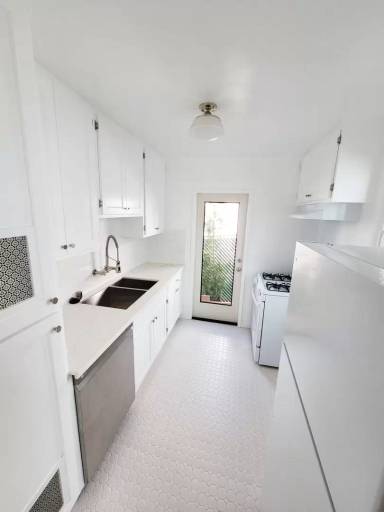 Main picture of 3458 S Centinela Ave