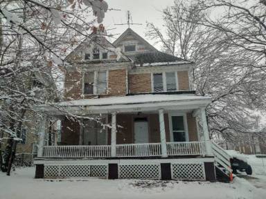 Main picture of 1009 W Main St