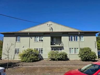 Main picture of 915 SW Adams Ave