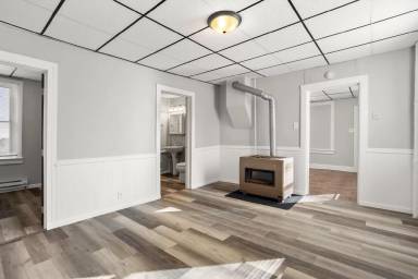 Main picture of 1100 N Van Buren St