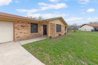 Main picture of 2300 Zinnia Ct