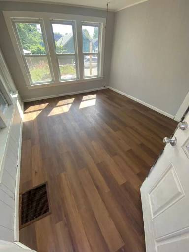Main picture of 6 E Pearl St