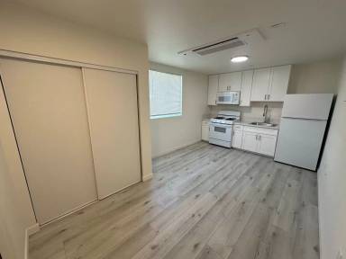 Main picture of 1120 E 25th St