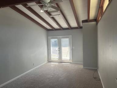 Main picture of 5544 Mariner Dr