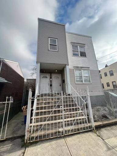 Main picture of 528 S 18th St