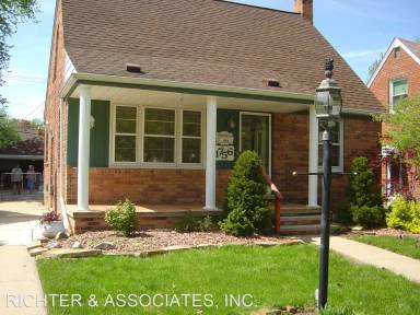 Main picture of 1756 Venice St