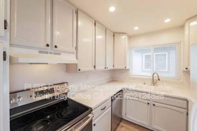 Main picture of 9 Front Ct