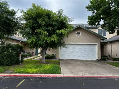 Main picture of 2100 Pipers Field Dr