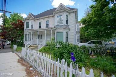 Main picture of 556 Haverhill St