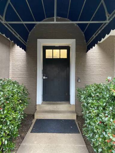 Main picture of 2010 Rosewood Ave