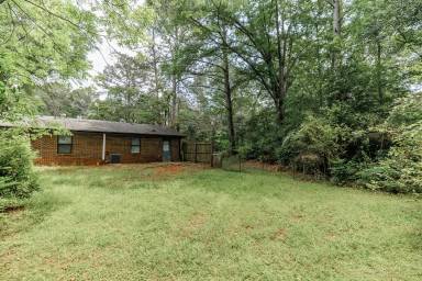 Main picture of 1182 Whit Davis Rd