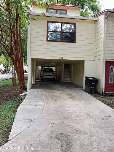 Main picture of 1327 Warrior Way