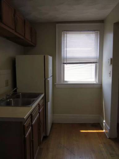 Main picture of 204 Leavenworth Ave