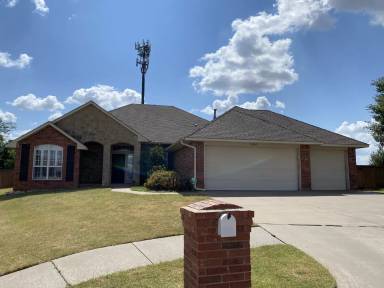 Main picture of 16900 Gladstone Cir