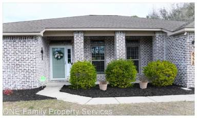 Main picture of 8228 Escola St