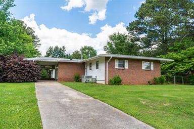 Main picture of 1005 Woodbine Rd