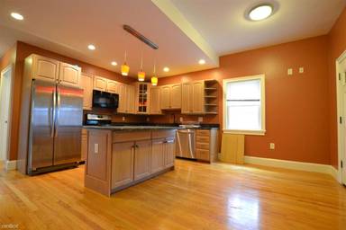 Main picture of 102 Brooks St