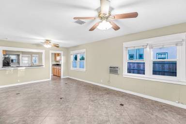 Main picture of 1042 Temple Ave