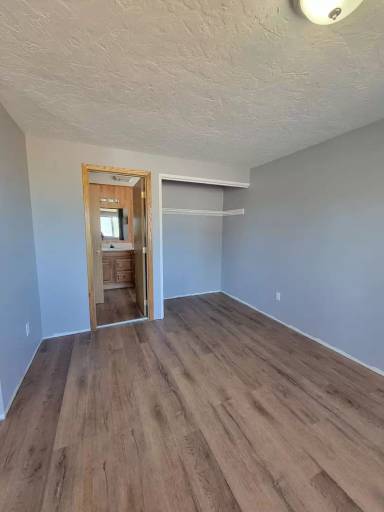 Main picture of 1233 W 10th St