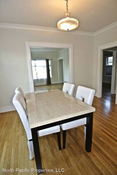 Main picture of 833 NW Market St