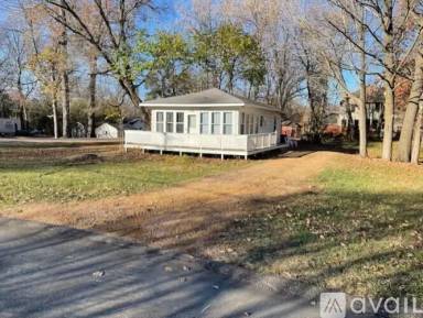Main picture of 19070 Lake Ave