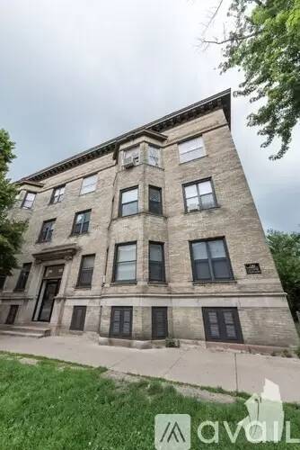 Main picture of 915 W Waveland Ave Apartments