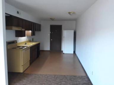 Main picture of 600 E Poplar St