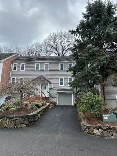 Main picture of 84 Walpole St