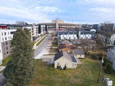 Main picture of 302 E 19th St